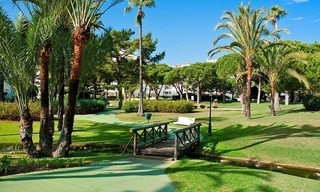Uniek eerstelijnstrand luxe appartement te koop in Puerto Banus te Marbella 14