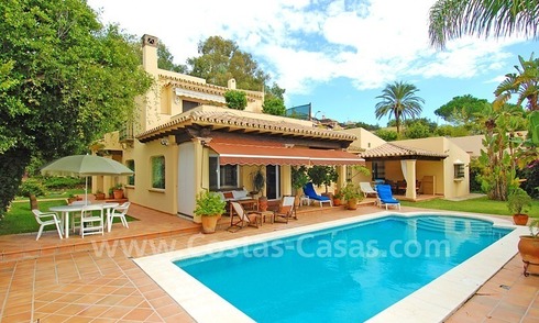 Gezellige beachside villa te koop in oost Marbella 