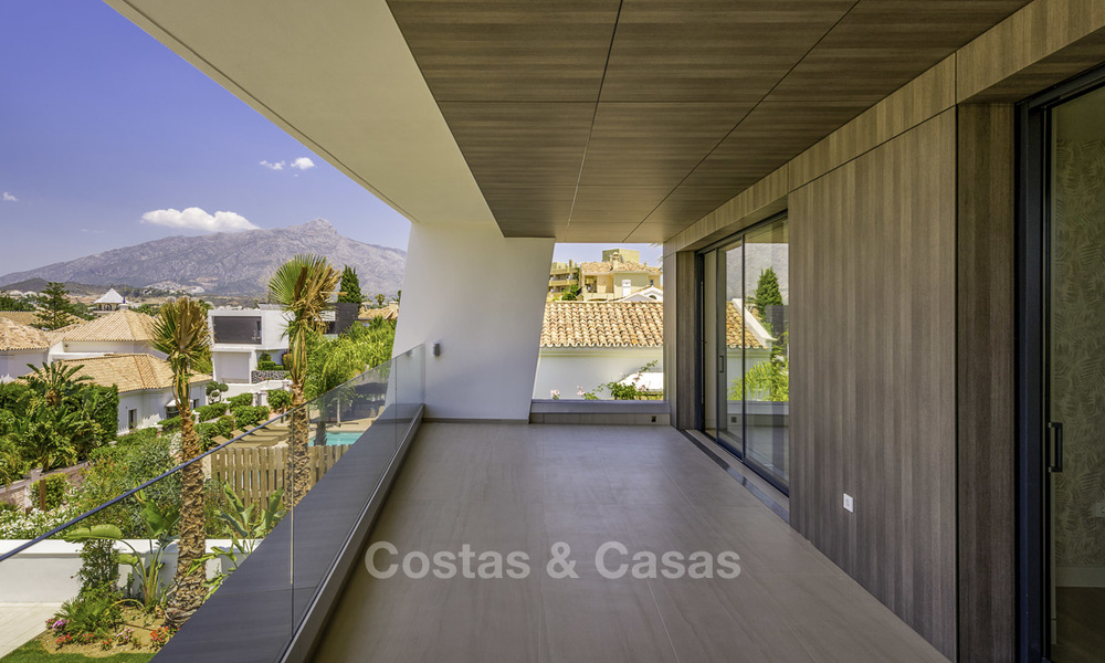 Instapklare moderne villa te koop in Nueva Andalucia te Marbella 15290