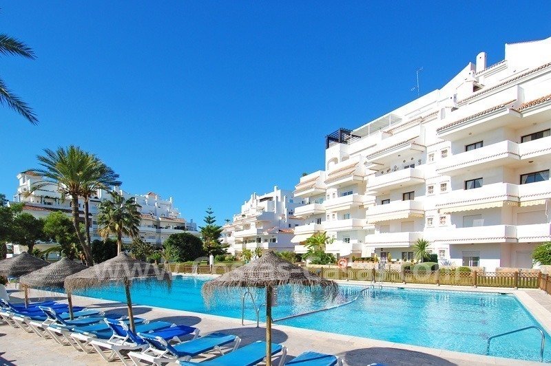 Ruim tuin appartement te koop in Nueva Andalucia te Marbella op wandelafstand van Puerto Banus