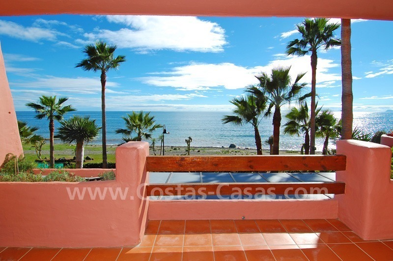 Luxe eerstelijnstrand appartement te koop, strandcomplex, New Golden Mile, Marbella - Estepona