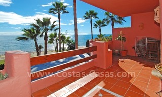 Luxe eerstelijnstrand appartement te koop, strandcomplex, New Golden Mile, Marbella - Estepona 1