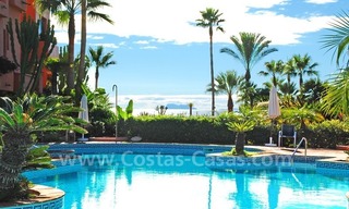 Luxe eerstelijnstrand appartement te koop, strandcomplex, New Golden Mile, Marbella - Estepona 16