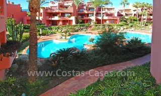 Luxe eerstelijnstrand appartement te koop, strandcomplex, New Golden Mile, Marbella - Estepona 8