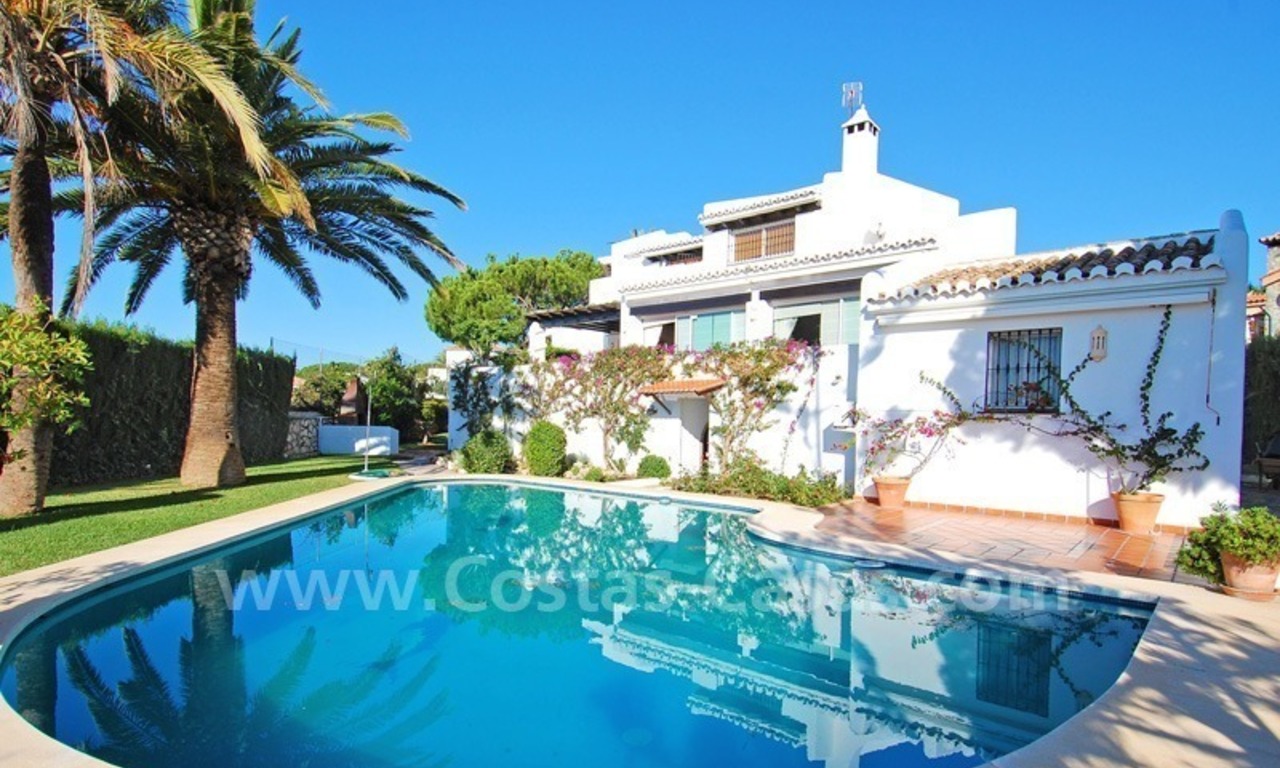 Beachside villa te koop in oost Marbella nabij het strand 4