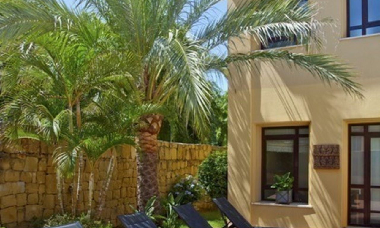 Luxe beachside moderne villa te koop vlakbij het strand in Puerto Banus te Marbella 11
