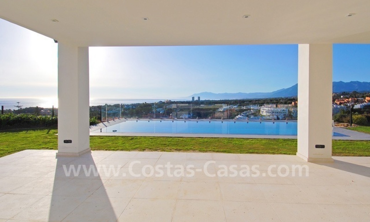 Moderne kwaliteitsvilla te koop in Marbella, aan de golfbaan met panoramisch zeezicht 3