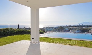 Moderne kwaliteitsvilla te koop in Marbella, aan de golfbaan met panoramisch zeezicht 4