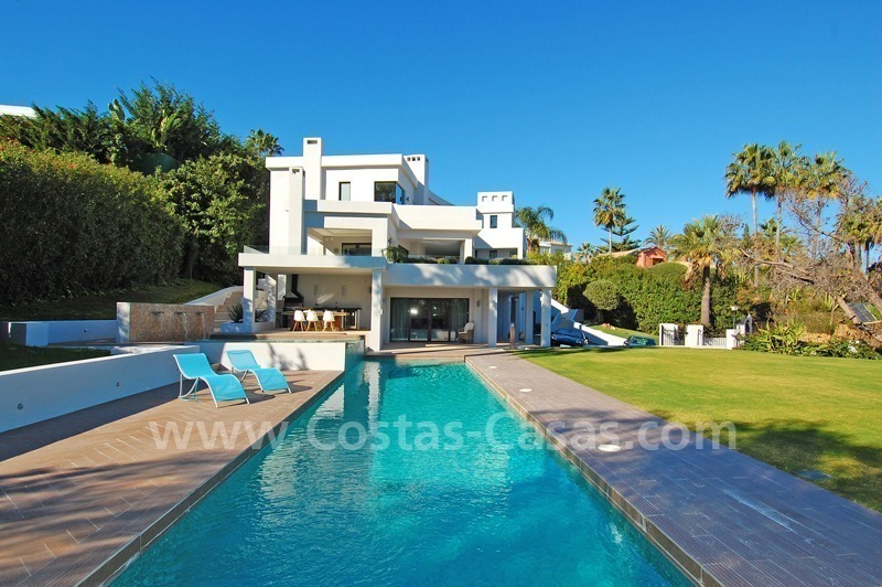 Moderne luxe villa te koop in Nueva Andalucia te Marbella