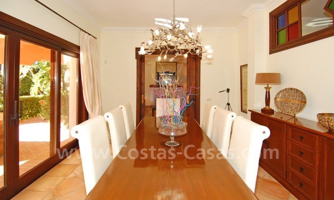 Luxe villa te koop aan de Golden Mile in Marbella 16