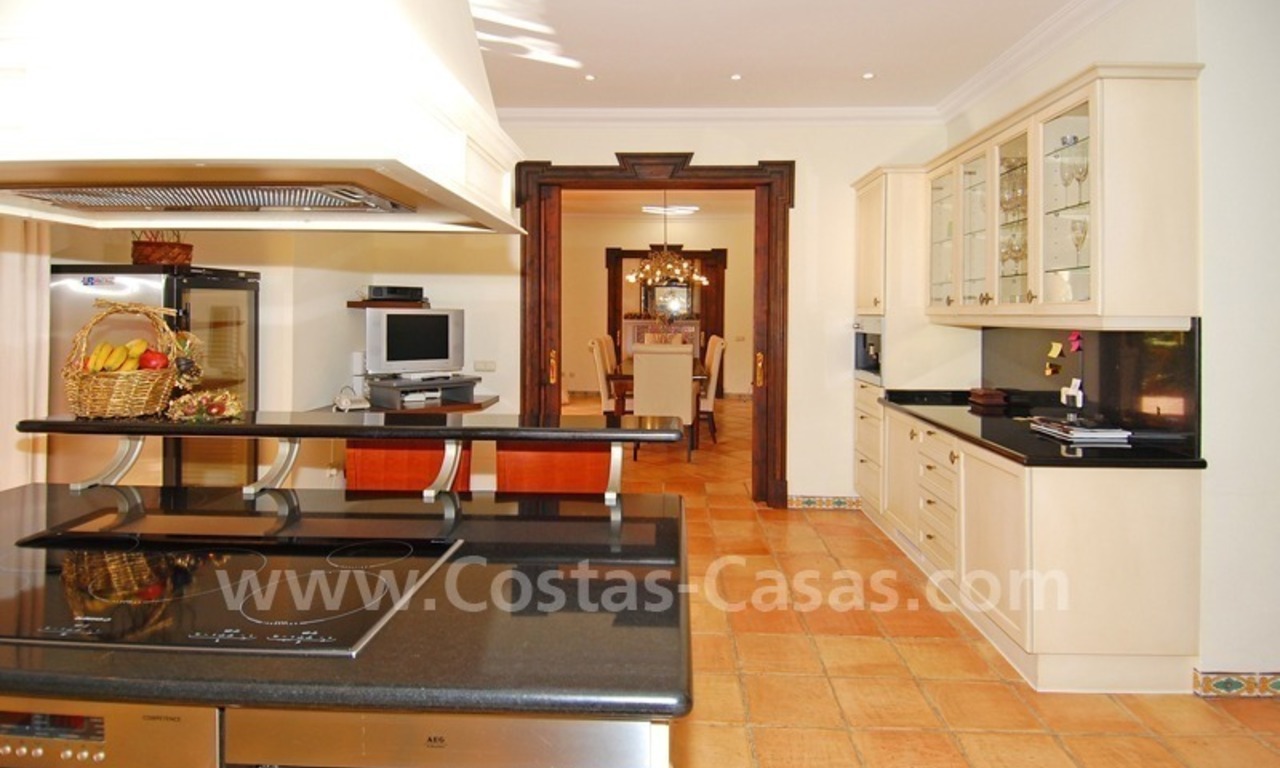 Luxe villa te koop aan de Golden Mile in Marbella 17