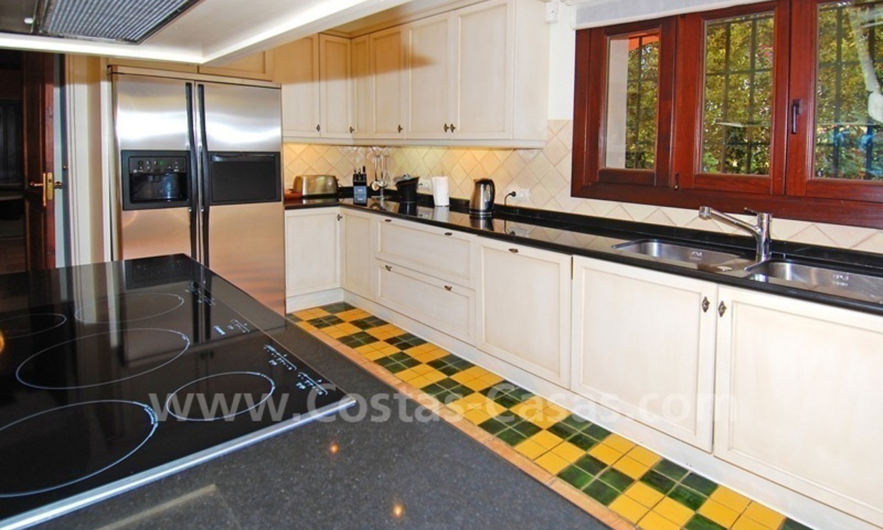 Luxe villa te koop aan de Golden Mile in Marbella 18