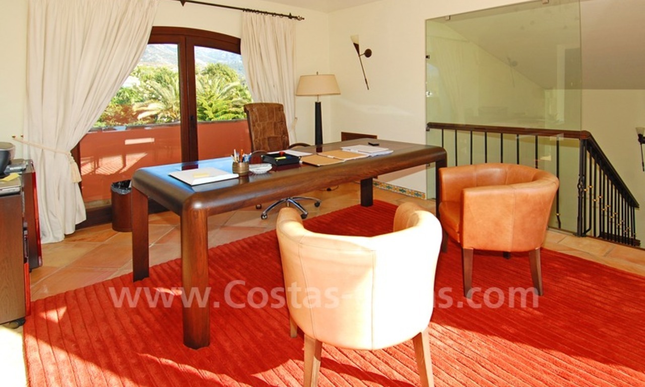 Luxe villa te koop aan de Golden Mile in Marbella 25