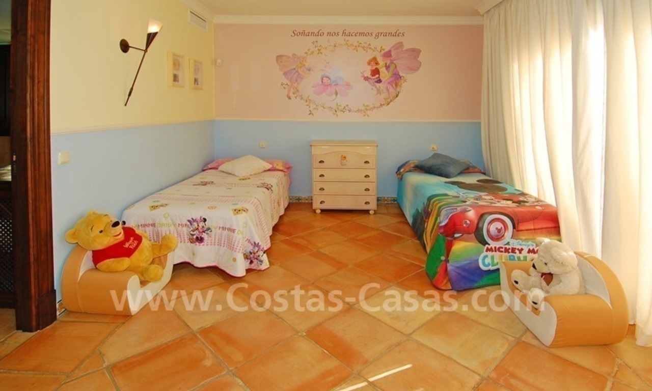 Luxe villa te koop aan de Golden Mile in Marbella 26