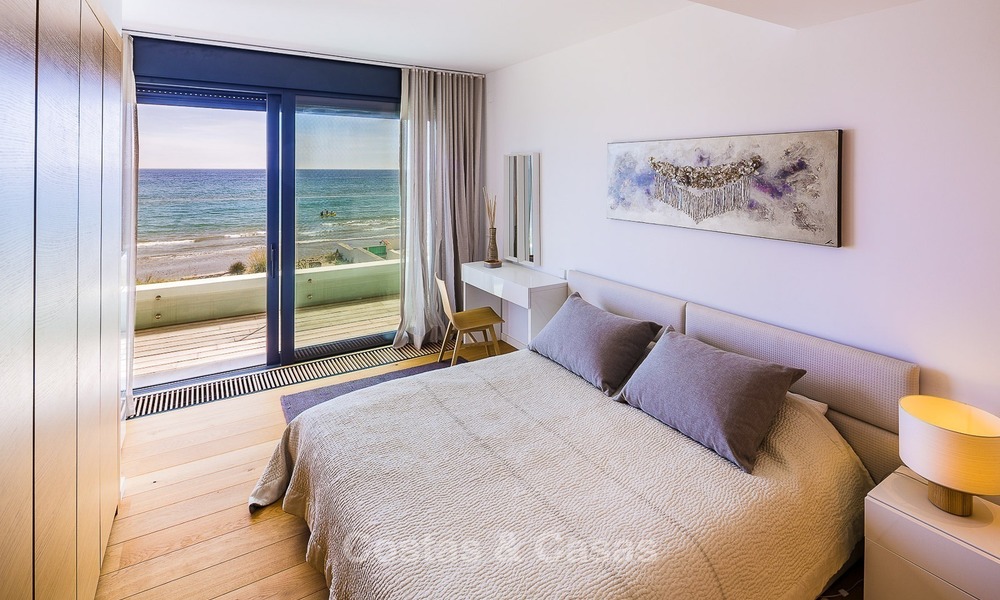Moderne eerstelijn strand villa te koop in Marbella met schitterend zeezicht 1166