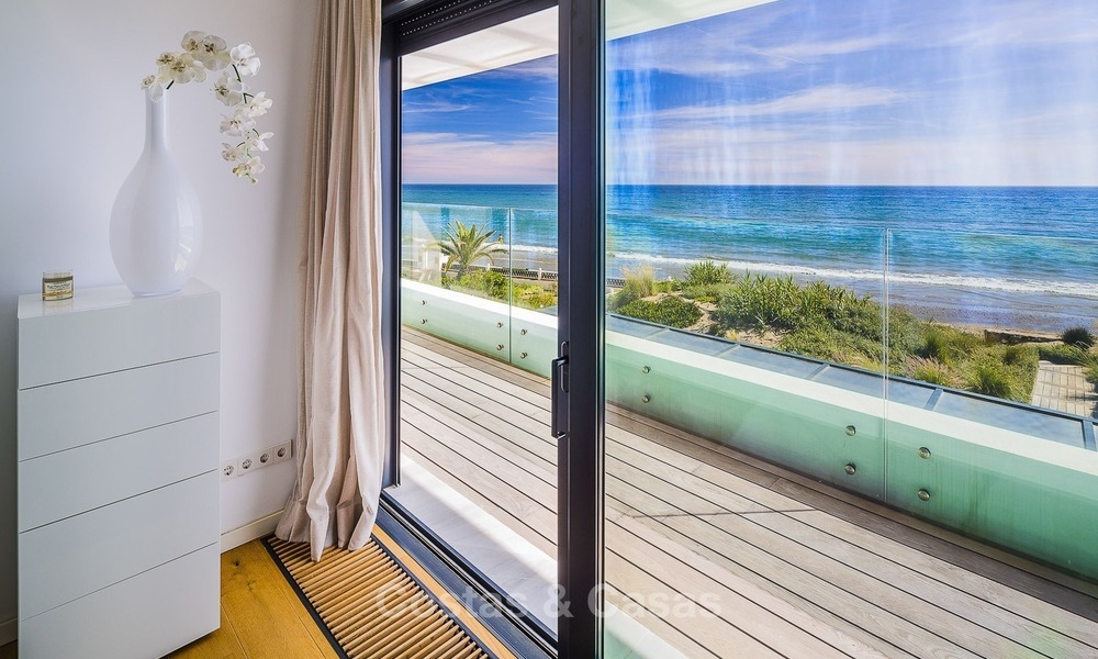 Moderne eerstelijn strand villa te koop in Marbella met schitterend zeezicht 1171