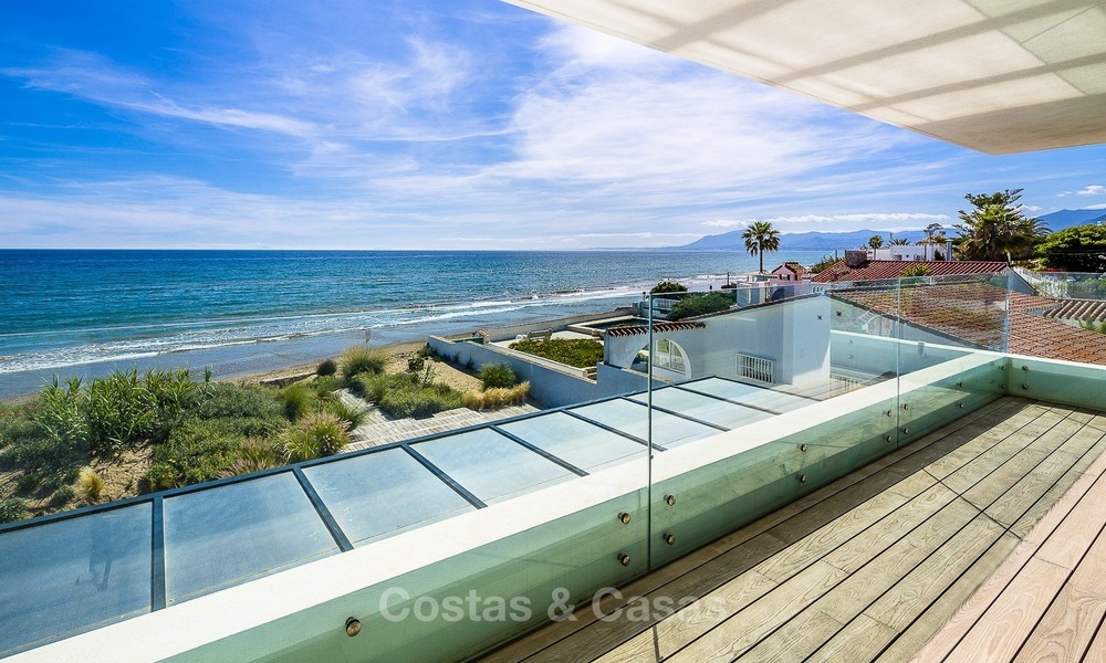 Moderne eerstelijn strand villa te koop in Marbella met schitterend zeezicht 1173