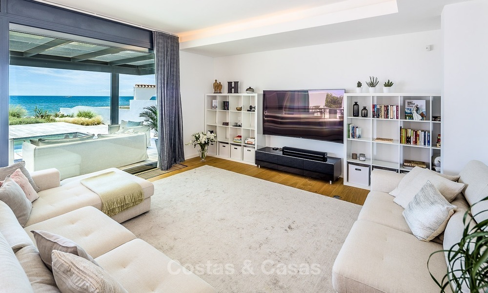 Moderne eerstelijn strand villa te koop in Marbella met schitterend zeezicht 1190
