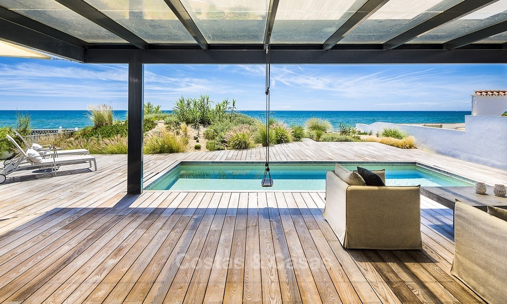 Moderne eerstelijn strand villa te koop in Marbella met schitterend zeezicht 1193