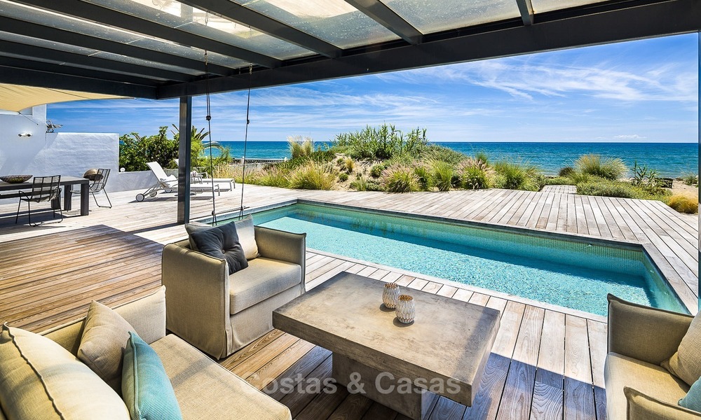 Moderne eerstelijn strand villa te koop in Marbella met schitterend zeezicht 1199