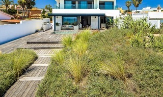 Moderne eerstelijn strand villa te koop in Marbella met schitterend zeezicht 1204 