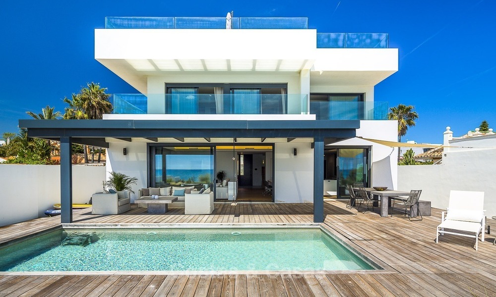 Moderne eerstelijn strand villa te koop in Marbella met schitterend zeezicht 1207