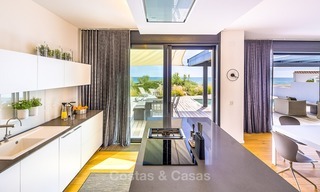 Moderne eerstelijn strand villa te koop in Marbella met schitterend zeezicht 1214 