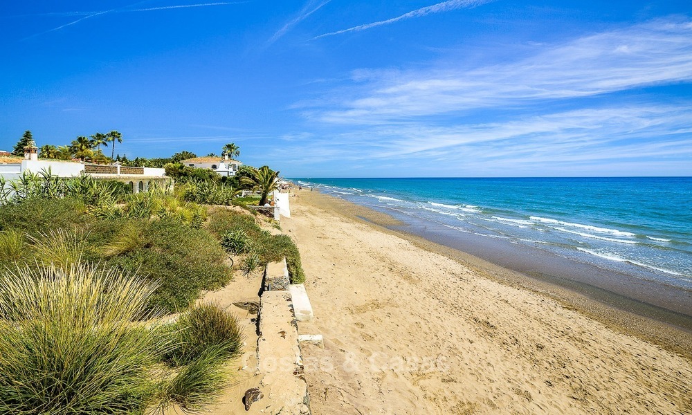 Moderne eerstelijn strand villa te koop in Marbella met schitterend zeezicht 1159