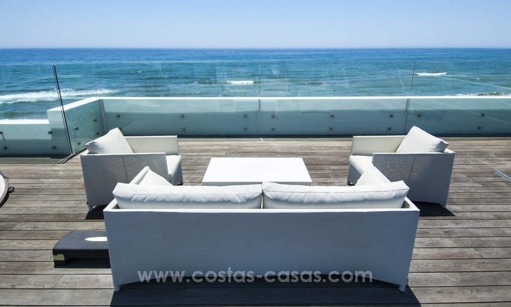 Moderne eerstelijn strand villa te koop in Marbella met schitterend zeezicht 1216