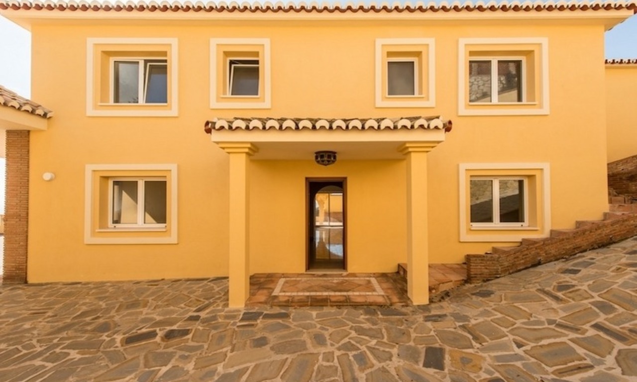 Luxe villa te koop in Benalmadena aan de Costa del Sol 8