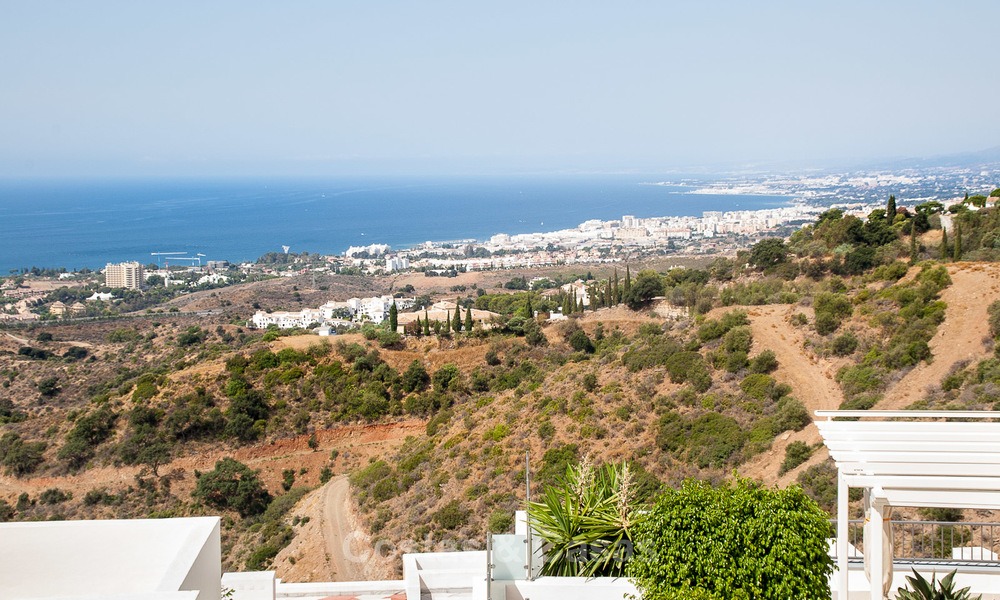 Opportuniteit! Een modern appartement te koop in Marbella met prachtig zeezicht, instapklaar 14578