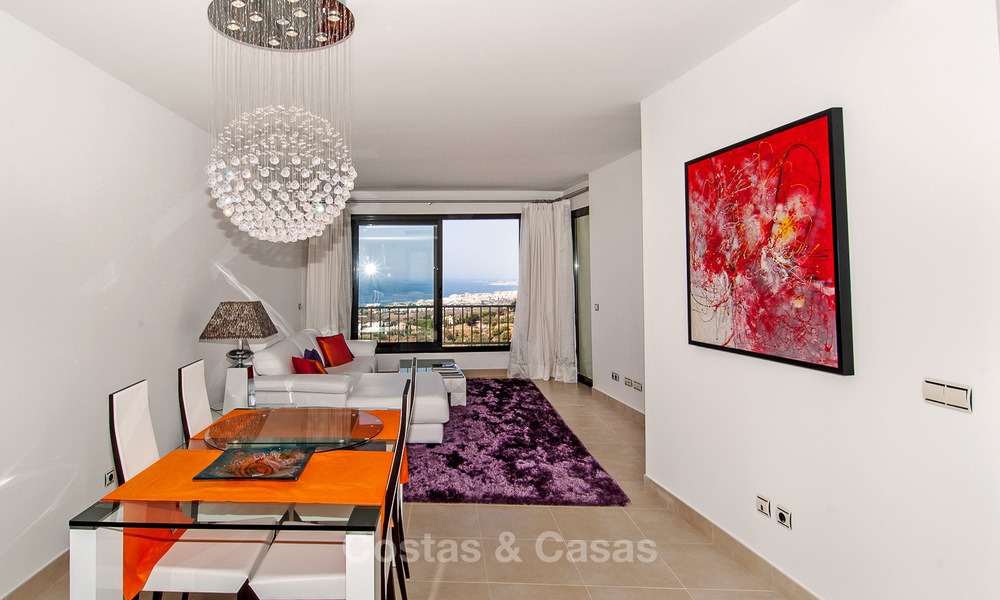 Opportuniteit! Een modern appartement te koop in Marbella met prachtig zeezicht, instapklaar 14593