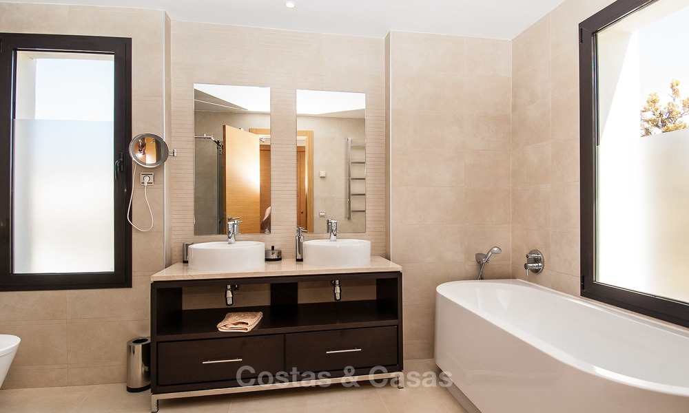 Opportuniteit! Een modern appartement te koop in Marbella met prachtig zeezicht, instapklaar 14600