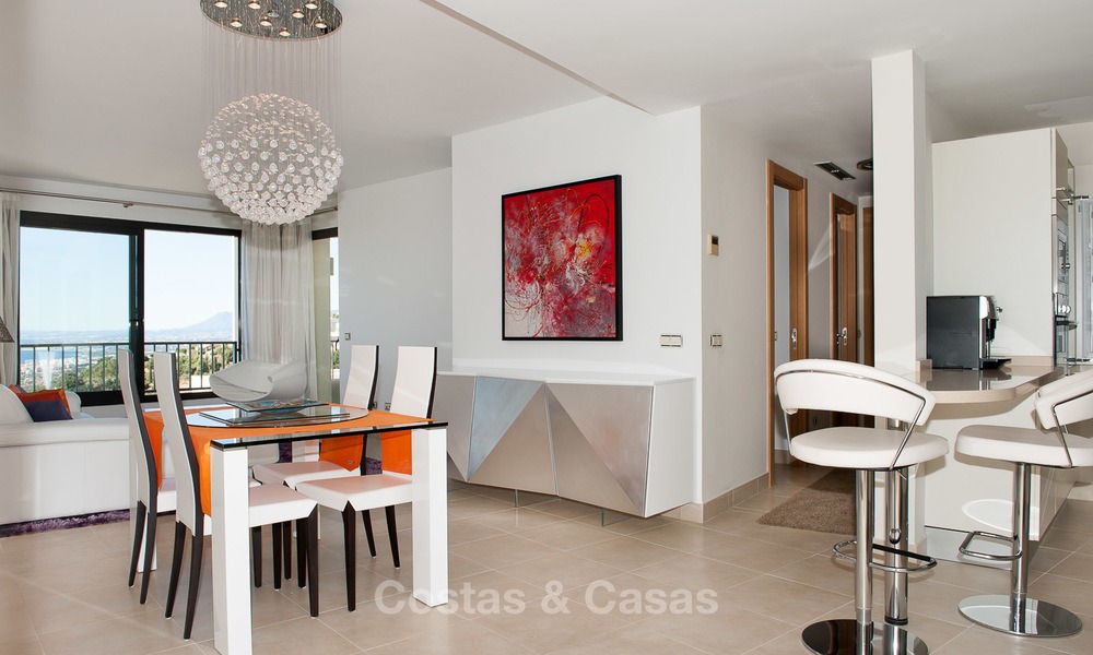 Opportuniteit! Een modern appartement te koop in Marbella met prachtig zeezicht, instapklaar 14573