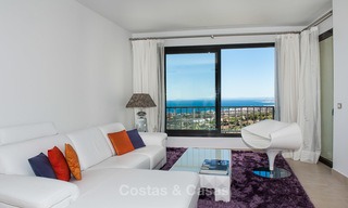 Opportuniteit! Een modern appartement te koop in Marbella met prachtig zeezicht, instapklaar 14574 