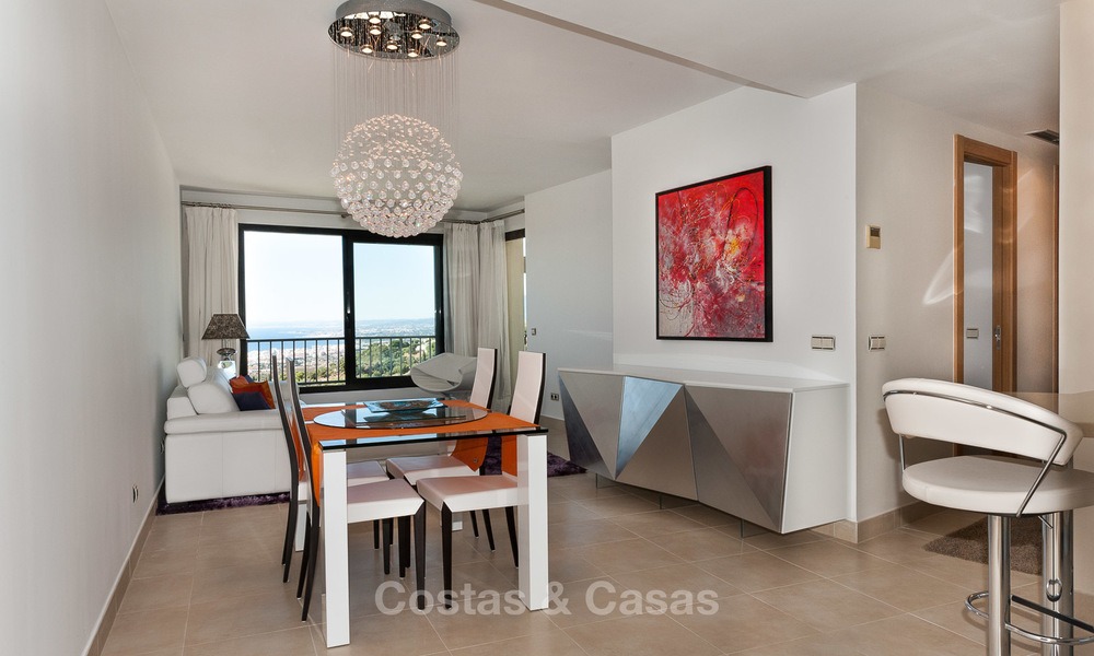 Opportuniteit! Een modern appartement te koop in Marbella met prachtig zeezicht, instapklaar 14576