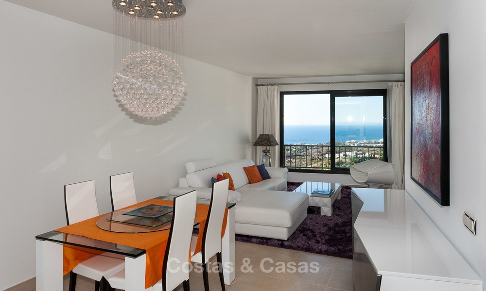 Opportuniteit! Een modern appartement te koop in Marbella met prachtig zeezicht, instapklaar 14577
