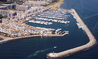 Marbella te Koop: commercieel pand, winkel, boetiek in Puerto Banus 0