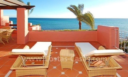 Luxe eerstelijn strand hoek penthouse appartement te koop, New Golden Mile, Marbella - Estepona 