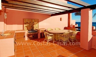 Luxe eerstelijn strand hoek penthouse appartement te koop, New Golden Mile, Marbella - Estepona 2