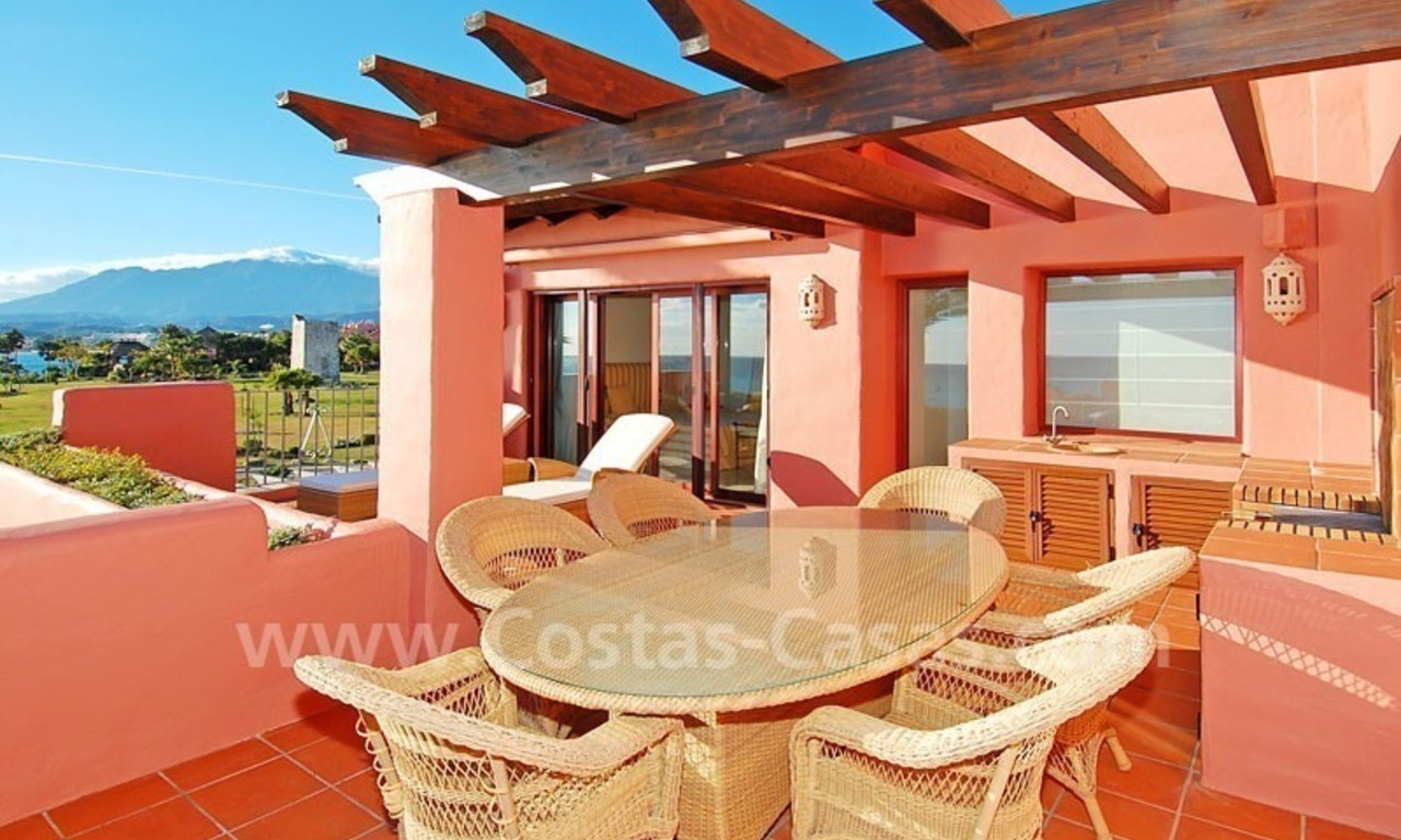 Luxe eerstelijn strand hoek penthouse appartement te koop, New Golden Mile, Marbella - Estepona 4
