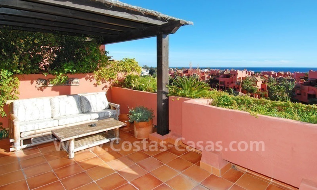 Beachside appartementen te koop, tweedelijnstrand complex, New Golden Mile, Marbella - Estepona 0
