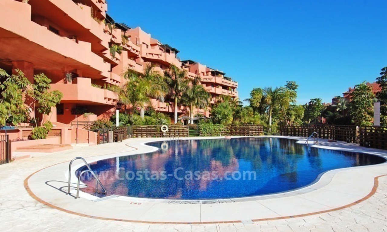 Beachside appartementen te koop, tweedelijnstrand complex, New Golden Mile, Marbella - Estepona 16