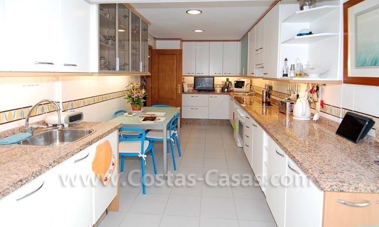 Luxe beachside appartement te koop op de New Golden Mile tussen Marbella en Estepona 5
