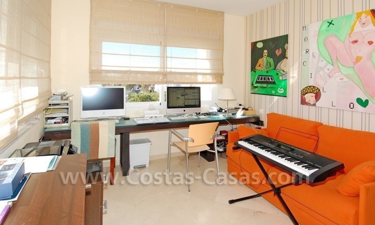 Luxe beachside appartement te koop op de New Golden Mile tussen Marbella en Estepona 10