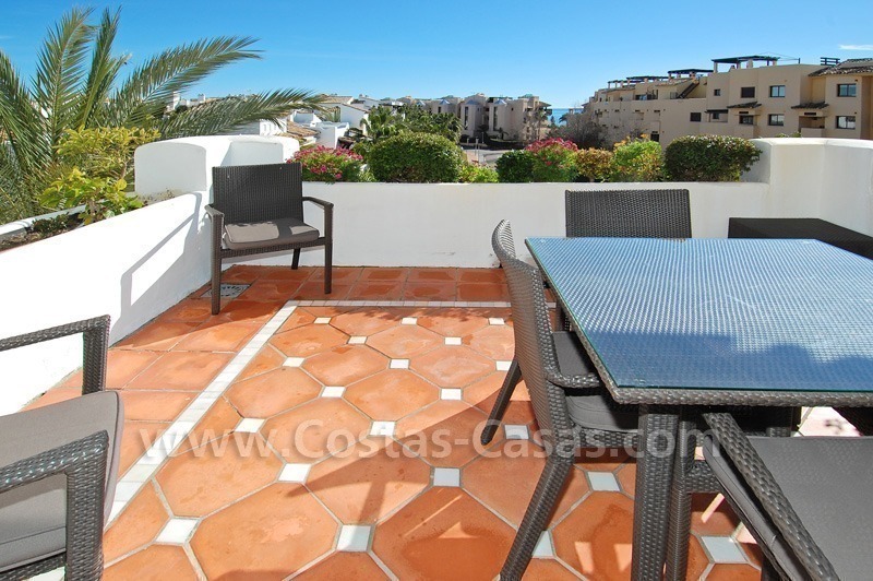 Luxe beachside appartement te koop op de New Golden Mile tussen Marbella en Estepona
