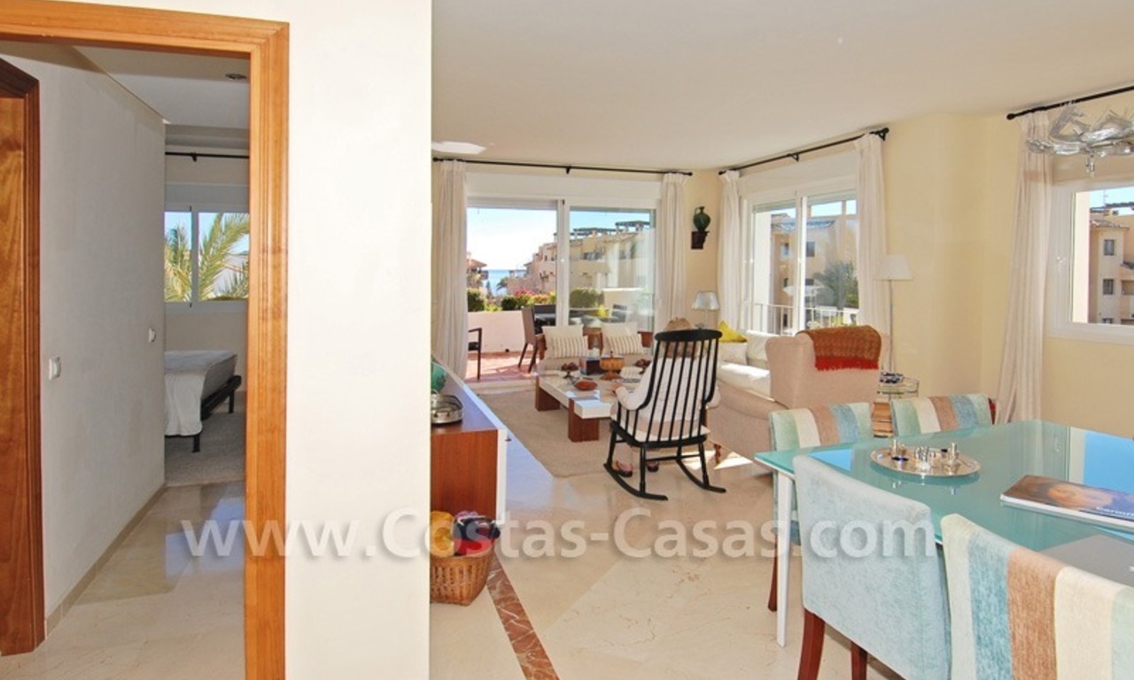 Luxe beachside appartement te koop op de New Golden Mile tussen Marbella en Estepona 3