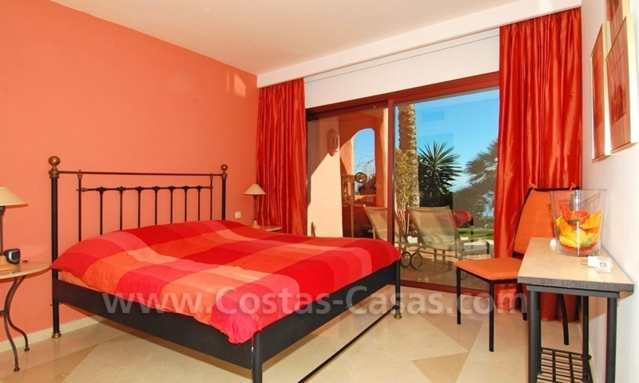 Luxe eerstelijn strand hoek appartement te koop, New Golden Mile, Marbella - Estepona 13