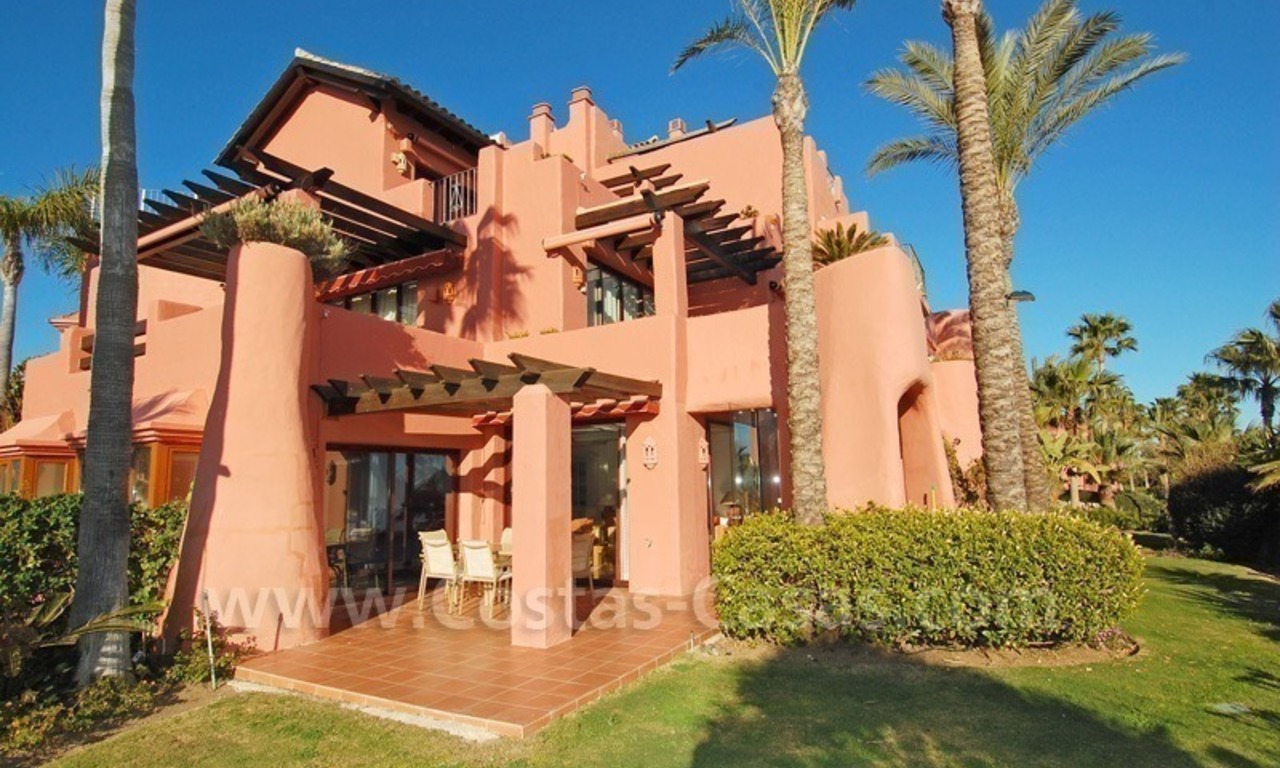 Luxe eerstelijn strand hoek appartement te koop, New Golden Mile, Marbella - Estepona 3