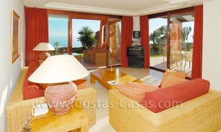 Luxe eerstelijn strand hoek appartement te koop, New Golden Mile, Marbella - Estepona 7
